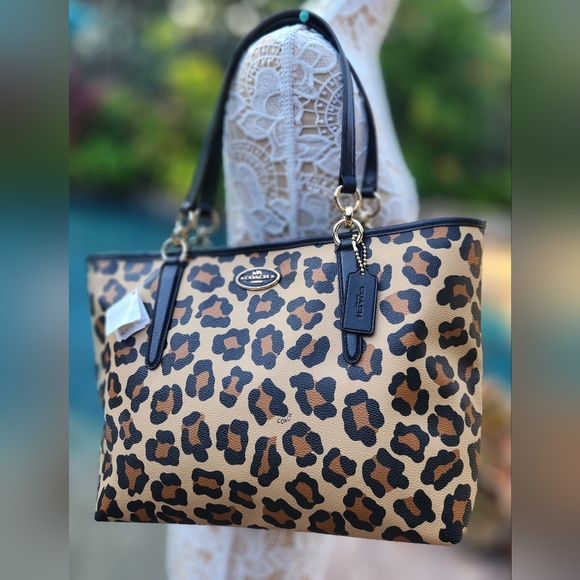 Coach Handbags - Coach NEW! With TAGS! Giftable Leopard Print Tote Bag